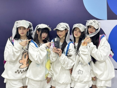 NewJeans、新曲「OMG」で「人気歌謡」のトロフィー獲得