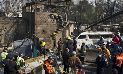 メキシコ首都郊外でタンクローリーが爆発、死者24人