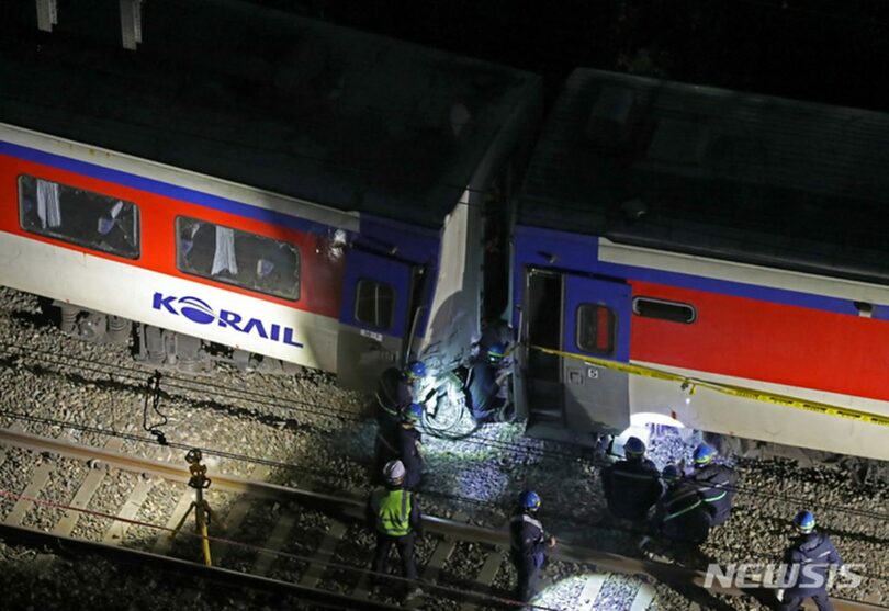 2022年11月7日午前、ソウル永登浦駅付近での脱線事故の復旧作業(c)news1