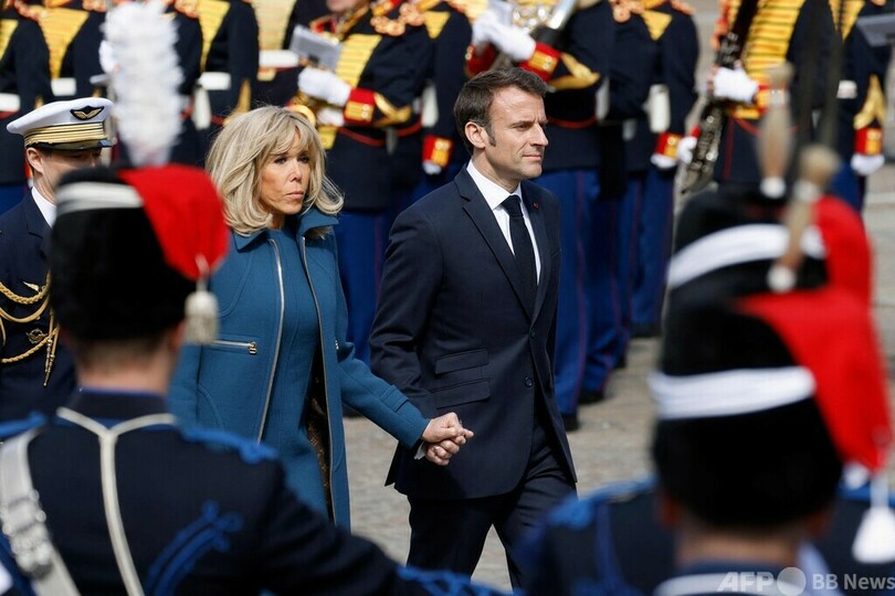 マクロン仏大統領夫人、70歳に 注目は望まず