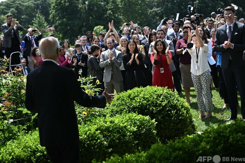 バイデン氏、コロナ陰性に 隔離解かれ会見
