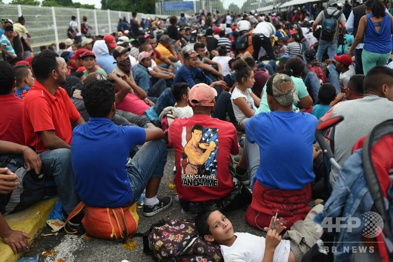 米国目指して北上の移民集団、グアテマラの対メキシコ国境で止められる