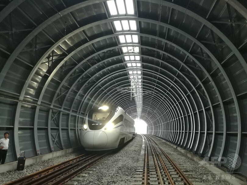 野鳥に配慮した防音アーチ 中国高速鉄道