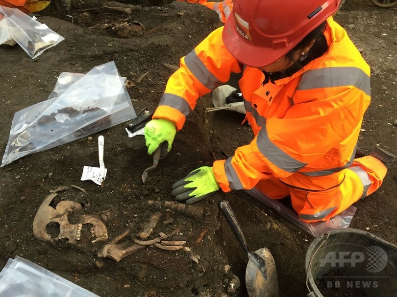 ロンドン市内で遺骨3000体の発掘作業始まる、新駅予定地で