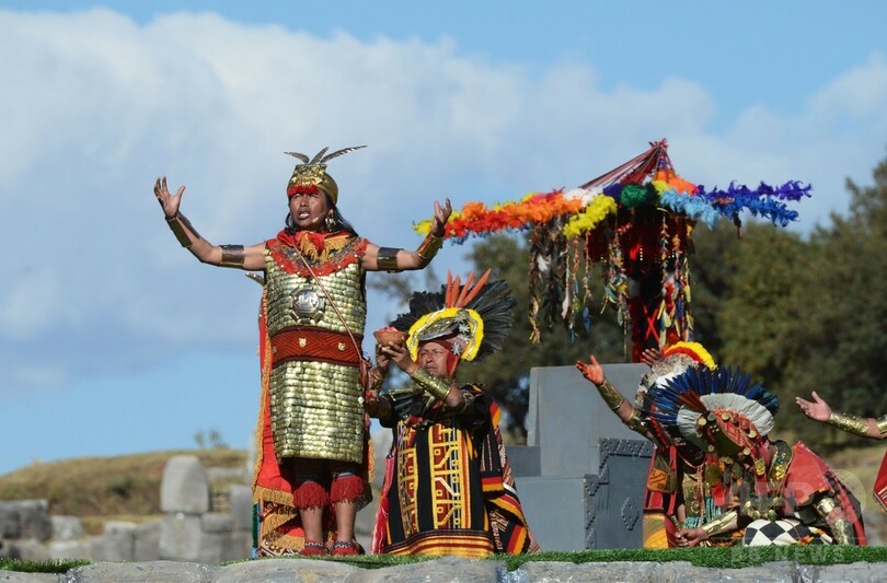 インカ帝国の儀式「インティ・ライミ」を再現、ペルー・クスコ