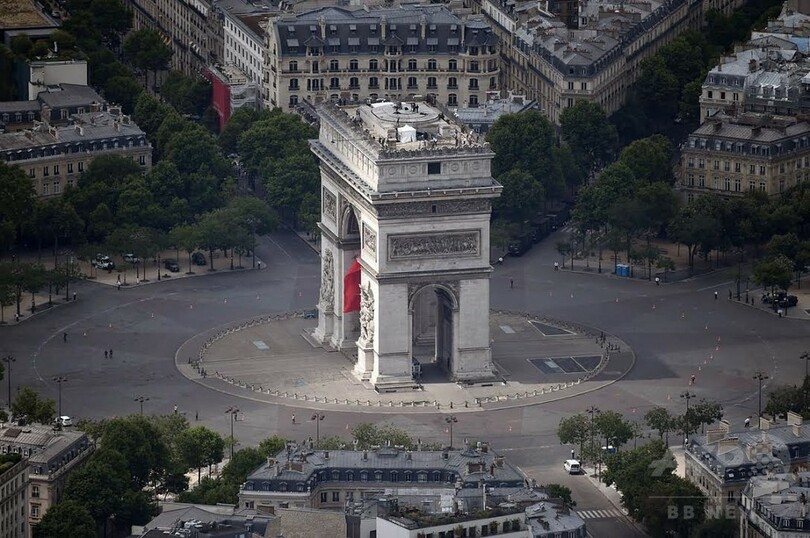 【AFP記者コラム】パリ上空から見たフランス革命記念日