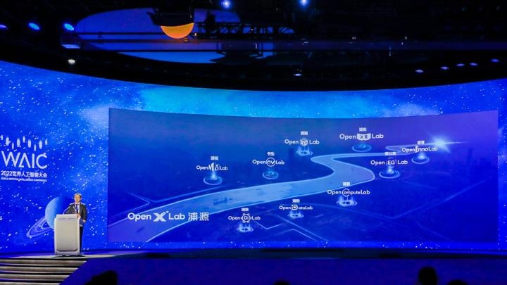 上海AI実験室、高汎用性システム「浦源」「書生2・0」発表