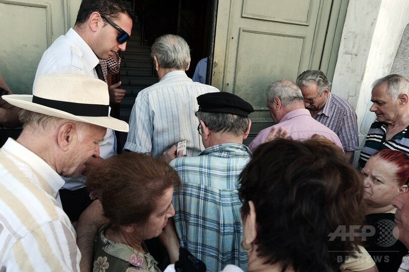 ギリシャ、3週間ぶりに銀行営業再開