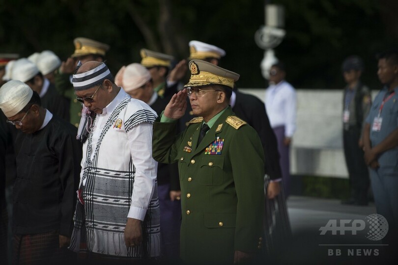 スー・チー氏、亡父の霊廟を参拝、軍司令官と異例の合同参拝