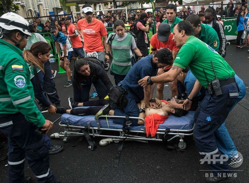 マラソン大会で選手が車にはねられる事故、通行止めを無視 コロンビア
