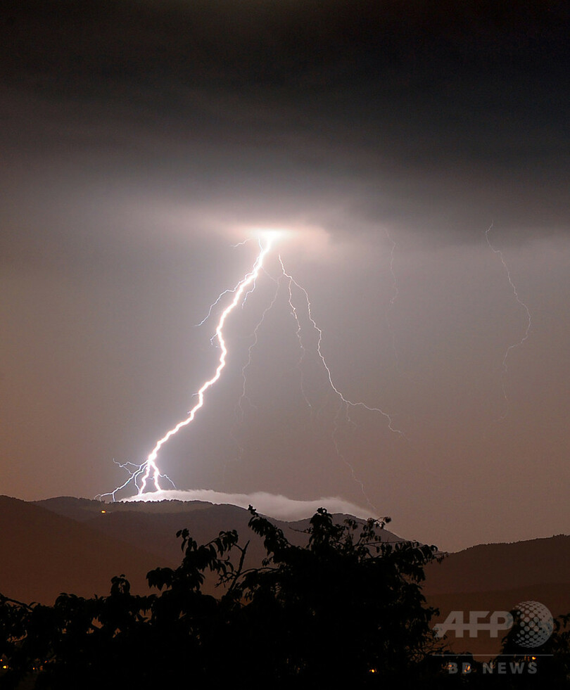 バングラデシュで落雷、少なくとも22人死亡 土砂崩れ被害に続き