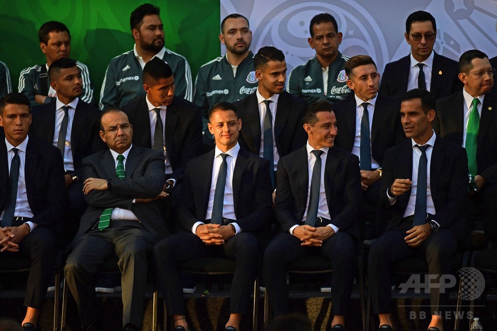 メキシコ代表に売春婦スキャンダル、W杯前に30人と夜遊びか メキシコ代表に売春婦スキャンダル、W杯前に30人と夜遊びか