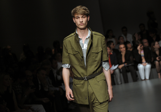 10年春夏ミラノ・メンズコレクション＞ジャンフランコ・フェレ、新作を