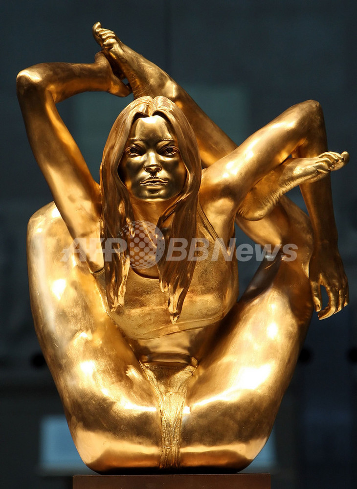 英スーパーモデル、ケイト・モスの黄金像 大英博物館 写真10枚 国際