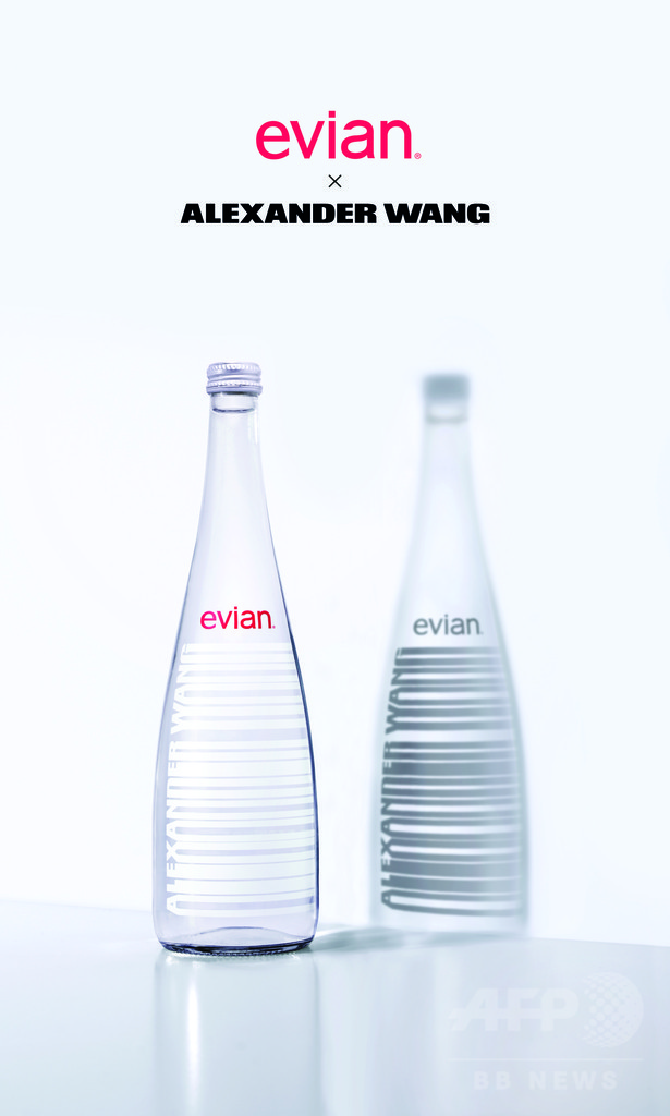 アレキサンダー・ワン、「エビアン」のボトルをデザイン