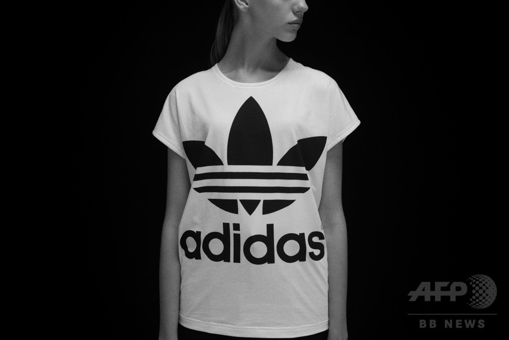 adidas × HYKE、伊勢丹新宿店で11日から先行発売