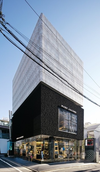 「マーク ジェイコブス」青山旗艦店、リニューアルオープン