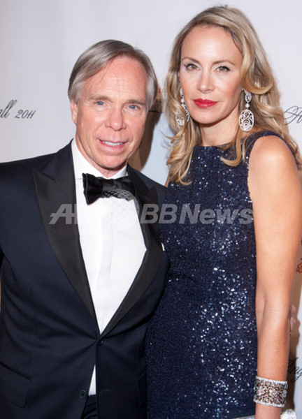 トミー・ヒルフィガーの妻、バッグ・コレクションを発売