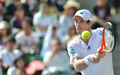 男子テニス、楽天ジャパンオープン（Rakuten Japan Open Tennis Championships 2012）は6日、東京の有明コロシアム（Ariake Coliseum）でシングルス準決勝が行われ、大会第1シードのアンディ・マレー（Andy Murray、英国）は3-6、7-6、6-7で第6シードのミロス・ラオニッチ（Milos Raonic、カナダ）に敗れた。

リターンを打つアンディ・マレー（2012年10月6日撮影）。(c)AFP/KAZUHIRO NOGI