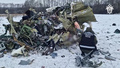 ロシア連邦捜査委員会が公開した、同軍輸送機イリューシン76が墜落したとされる西部ベルゴロド州の現場の映像より（2024年1月25日撮影、提供）。(c)AFP PHOTO / Russian Investigative Committee