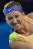 全豪オープンテニス（Australian Open Tennis Tournament 2013）は26日、女子シングルス決勝が行われ、大会第1シードのビクトリア・アザレンカ（Victoria Azarenka、ベラルーシ）が4-6、6-4、6-3で第6シードの李娜（Na Li、ナ・リー、中国）を下し、2連覇を飾った。

リターンを狙うビクトリア・アザレンカ（2013年1月26日撮影）。(c)AFP/PAUL CROCK