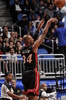 12-13NBAは31日、各地で試合が行われ、マイアミ・ヒート（Miami Heat）は112-110でオーランド・マジック（Orlando Magic）とのオーバータイムを制した。

3ポイントシュートを放つマイアミ・ヒートのレイ・アレン（Ray Allen、2012年12月31日撮影）。(c)AFP/Getty Images/NBAE/Fernando Medina