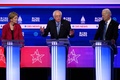 米サウスカロライナ州チャールストンで行われた民主党候補者討論会に参加する（左から）エリザベス・ウォーレン氏、バーニー・サンダース氏、ジョー・バイデン氏（2020年2月25日撮影）。(c)JIM WATSON / AFP