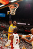 12-13NBAは3日、イースタンカンファレンス決勝（7回戦制）の第7戦が行われ、マイアミ・ヒート（Miami Heat）が99-76でインディアナ・ペイサーズ（Indiana Pacers）を破り、3年連続NBAファイナル進出を果たした。

ゴール下から得点を狙うインディアナ・ペイサーズのロイ・ヒバート（Roy Hibbert、2013年6月3日撮影）。(c)AFP/Getty Images/NBAE/Issac Baldizon