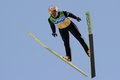 2010年%%バンクーバー冬季五輪%%、ノルディックスキー・ジャンプ団体決勝。日本は1007.7点で5位だった。写真は飛躍する日本の栃本翔平（%%Shohei Tochimoto%%）。（2010年2月22日撮影）(c)AFP/MICKAEL KAPPELER