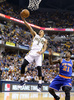 12-13NBAカンファレンス準決勝（7回戦制）、インディアナ・ペイサーズ（Indiana Pacers）対ニューヨーク・ニックス（New York Knicks）。レイアップシュートを狙うインディアナ・ペイサーズのジョージ・ヒル（George Hill、2013年5月14日撮影）。(c)AFP/Getty Images/Andy Lyons