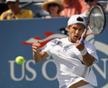 全米オープンテニス男子シングルス1回戦。リターンショットを放つユルゲン・メルツァー。（2009年9月2日撮影）(c)AFP/STAN HONDA