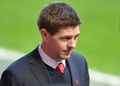 リバプール（Liverpool FC）の本拠地アンフィールド（Anfield）で行われた追悼式典に出席するリバプールのスティーブン・ジェラード（Steven Gerrard、2014年4月15日撮影）。(c)AFP/PAUL ELLIS