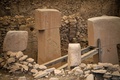 トルコのシャンルウルファにある古代遺跡ギョベクリテペの石柱（2022年5月18日撮影）。(c)Ozan KOSE / AFP