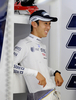 09F1第15戦日本GP（%%Japanese Grand Prix 2009%%）。フリー走行1回目で2番手となるベストラップ1分40秒648（18周）を記録し、ピットでリラックスした様子を見せるウィリアムズ（%%Williams%%）の中嶋一貴（%%Kazuki Nakajima%%）。（2009年10月2日撮影）(c)AFP/Toru YAMANAKA