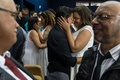 ブラジル・リオデジャネイロ（Rio de Janeiro）にある州最高裁判所で、集団結婚式を挙げる同性カップルたち（2013年12月8日撮影）。(c)AFP/YASUYOSHI CHIBA
