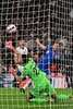 2022年サッカーW杯カタール大会欧州予選グループI、イングランド対アルバニア。得点を決めるイングランドのハリー・ケイン（右、2021年11月12日撮影）。(c)Glyn KIRK / AFP