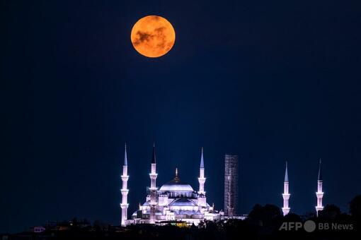 8月の満月「スタージェンムーン」 イスタンブールの夜空に 写真14枚
