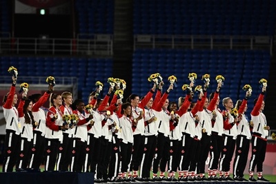 サッカー女子、カナダが初の五輪金メダル PK戦でスウェーデン下す