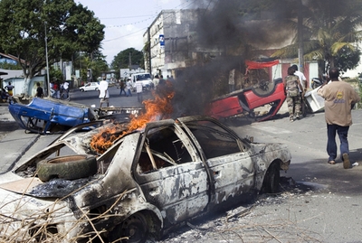 カリブ海のグアドループでゼネスト暴徒化、死傷者も