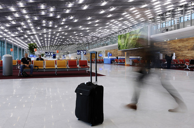 拒食症で餓死した娘、母親がスーツケースに詰めて海に遺棄