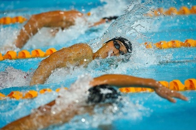 日本、男子4×200メートル自由形リレーで0.13秒差の銀