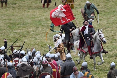 ヘイスティングスの戦いから950年、古戦場で再現イベント 英