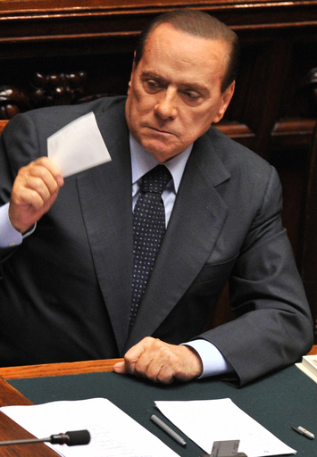 ベルルスコーニ首相に売春あっせんの8人を起訴、イタリアの検察当局