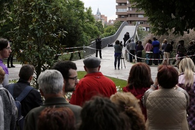 女性政治家射殺容疑で母娘を逮捕、解雇の報復か スペイン