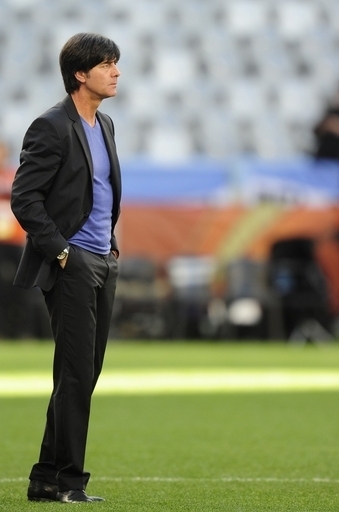 独代表レーブ監督の｢幸運のセーター｣、売り切れ状態 ドイツ