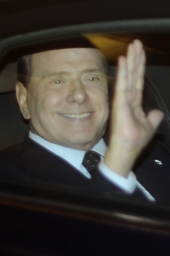 イタリアのベルルスコーニ首相が辞任