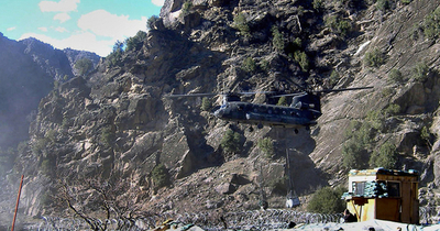 駐留多国籍軍が道路建設の野営地を空爆、作業員14人死亡