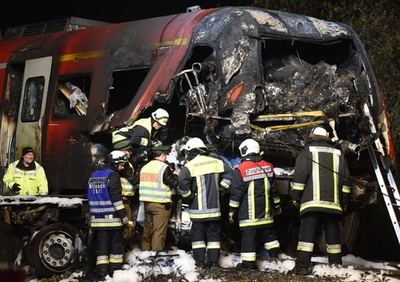 独南部で列車と大型トラックが衝突、6人死傷