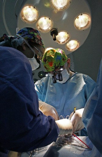 家庭用ドリルで頭蓋骨に穴、医師らが少年の命救う オーストラリア