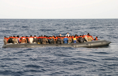 リビア沖沈没、不法移民300人が行方不明